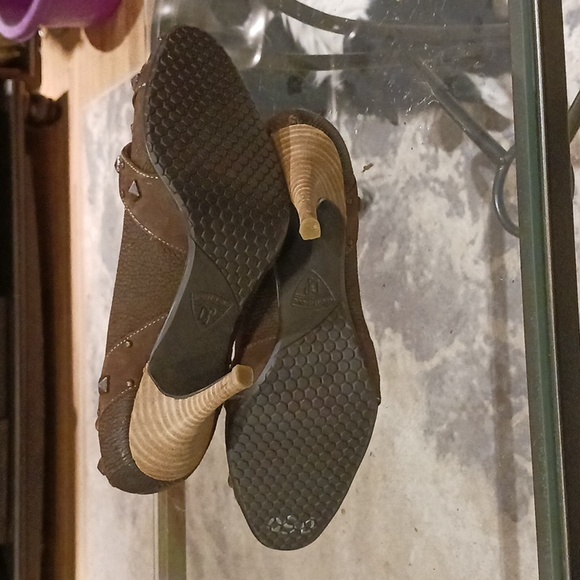 Heels - Picture 5 of 5